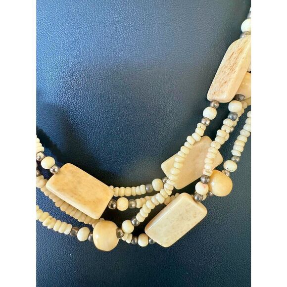 Vintage Beige 4-strand Beaded Necklace, in Silver tone, Unsigned - Picture 2 of 3